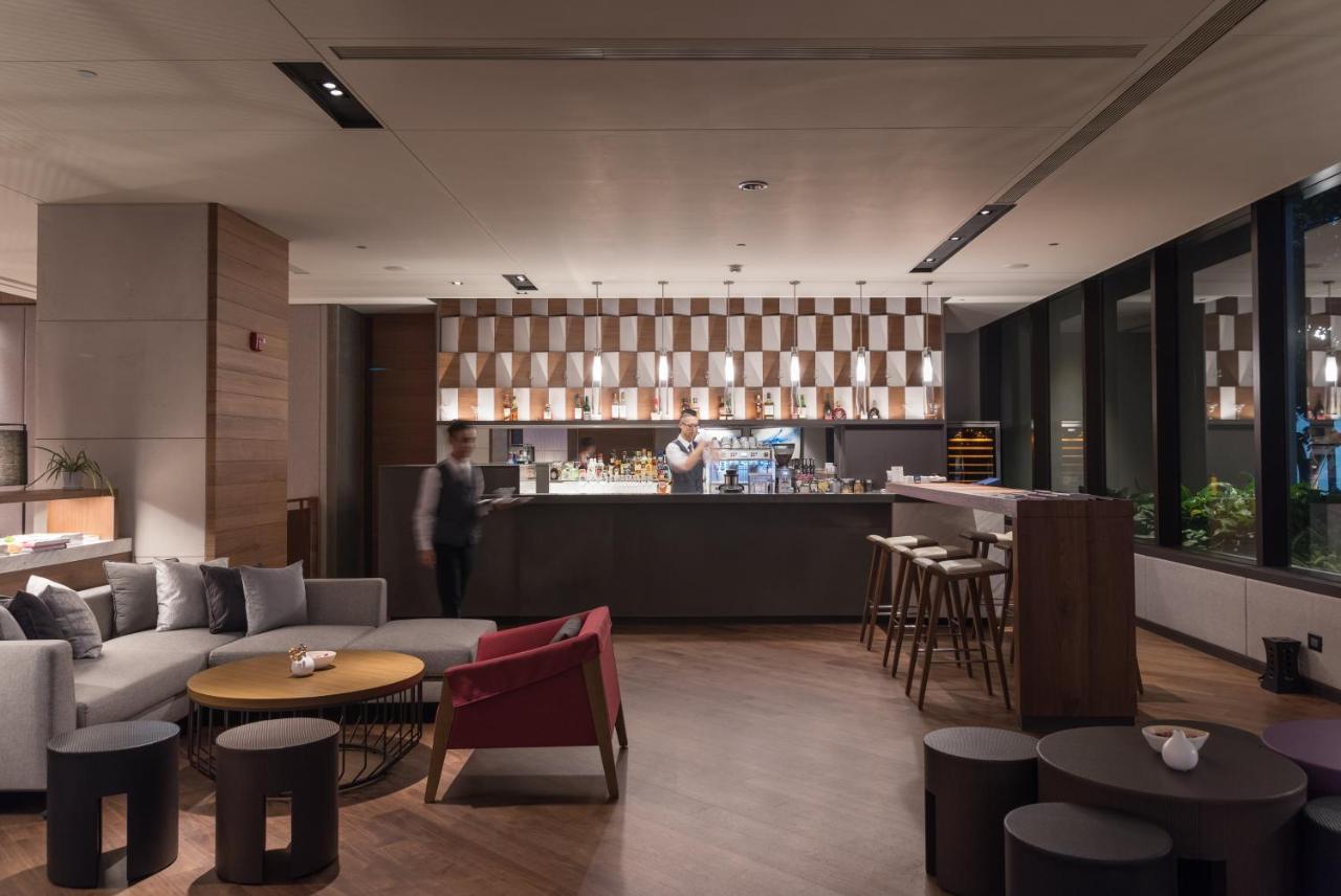 Crowne Plaza Tainan By Ihg Otel Dış mekan fotoğraf The Lounge at Hong Kong International Airport