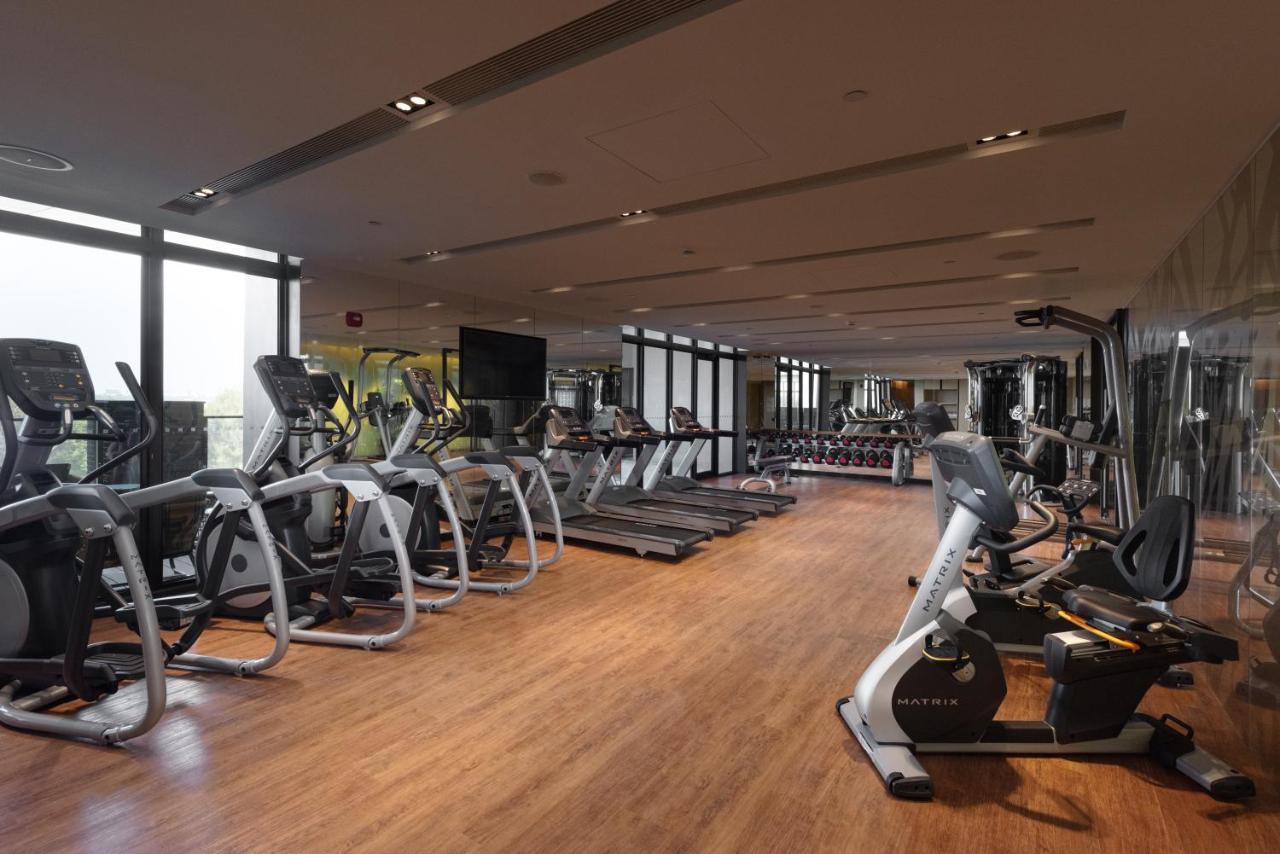 Crowne Plaza Tainan By Ihg Otel Dış mekan fotoğraf The gym at the hotel