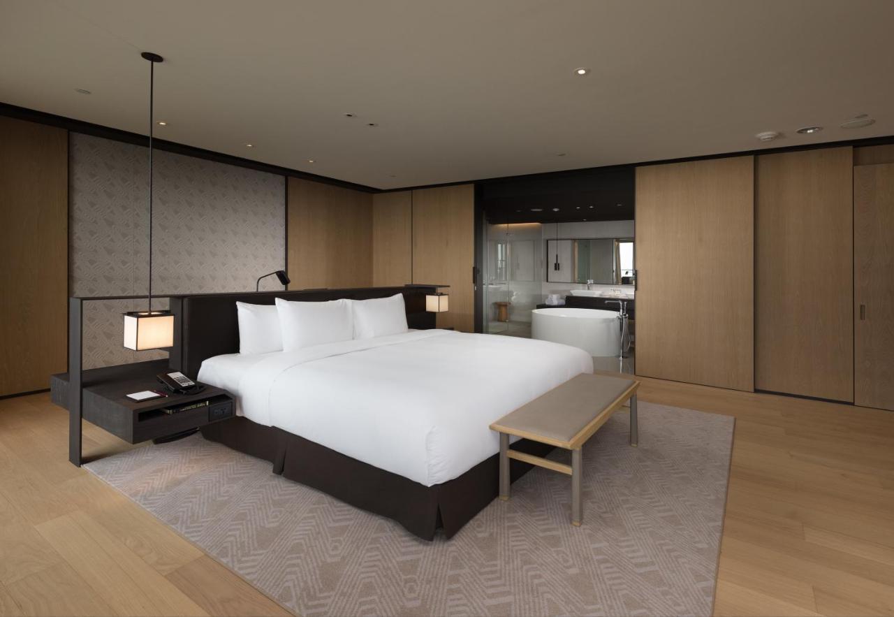 Crowne Plaza Tainan By Ihg Otel Dış mekan fotoğraf A bedroom at The Hari