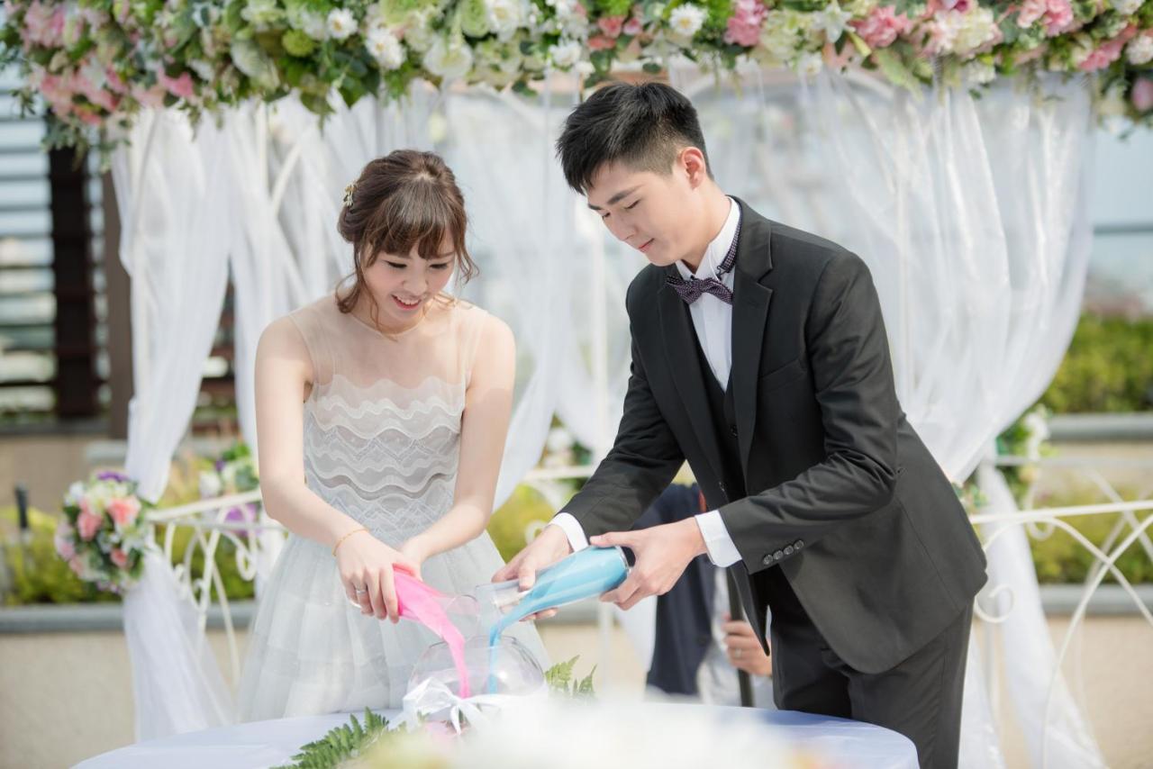 Crowne Plaza Tainan By Ihg Otel Dış mekan fotoğraf A sand ceremony at a wedding
