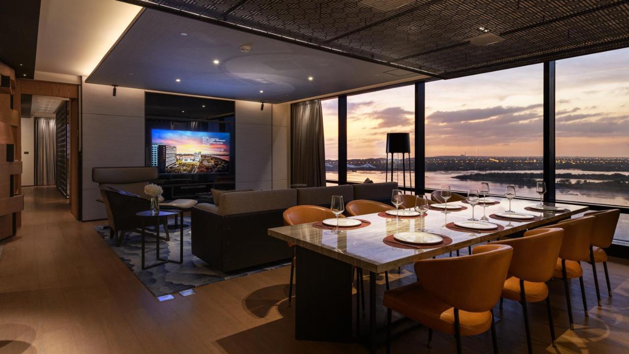 Crowne Plaza Tainan By Ihg Otel Dış mekan fotoğraf The 360° Sky Lounge