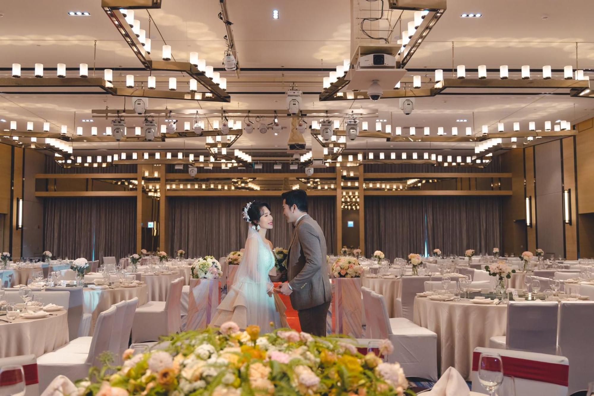Crowne Plaza Tainan By Ihg Otel Dış mekan fotoğraf A wedding reception in Seoul, South Korea