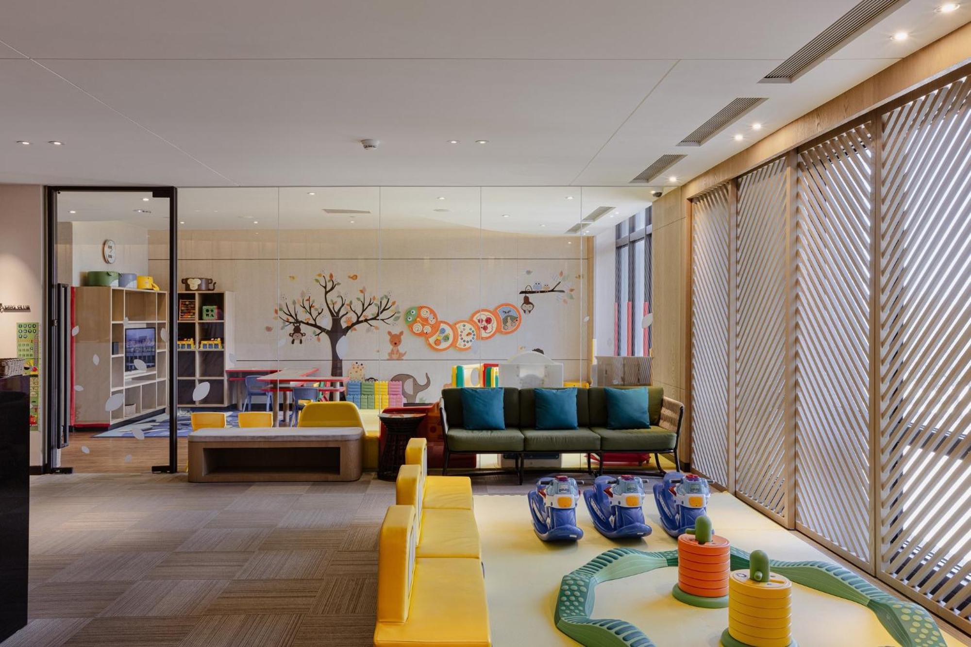Crowne Plaza Tainan By Ihg Otel Dış mekan fotoğraf The Children's Club at the Renaissance Hotel, Shanghai
