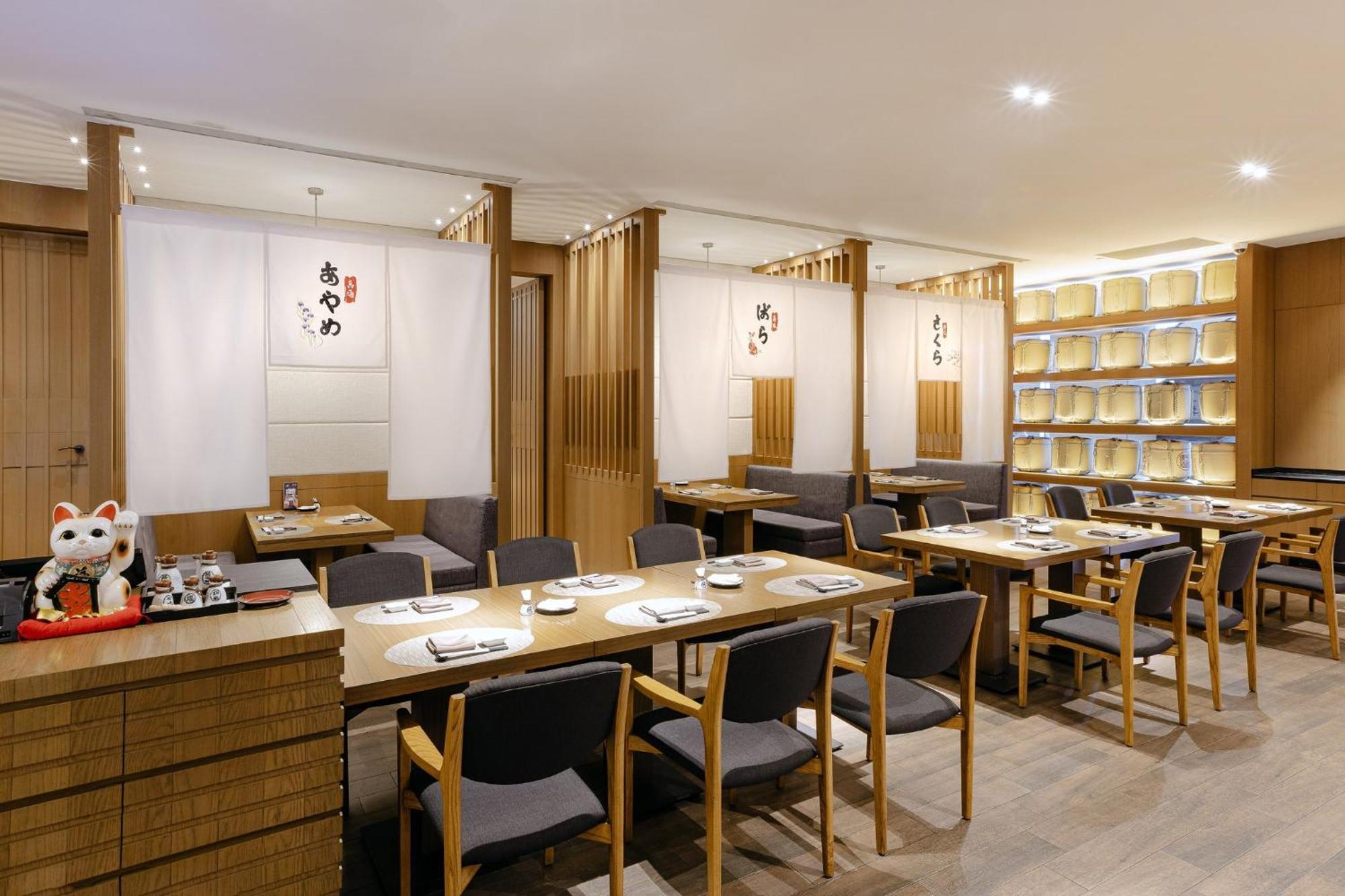 Crowne Plaza Tainan By Ihg Otel Dış mekan fotoğraf Interior of a restaurant in Hong Kong